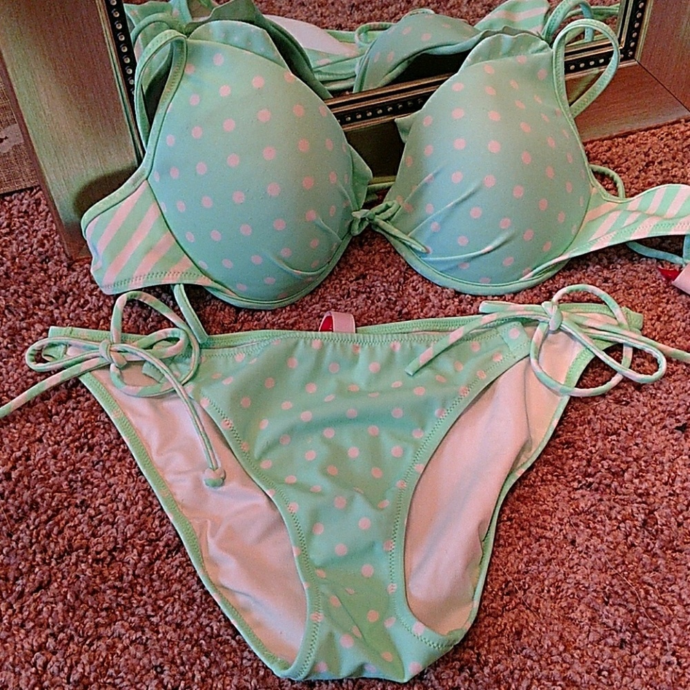 Victoria's secret bikini 34C small